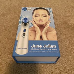 June Julien blackhead remover instrument